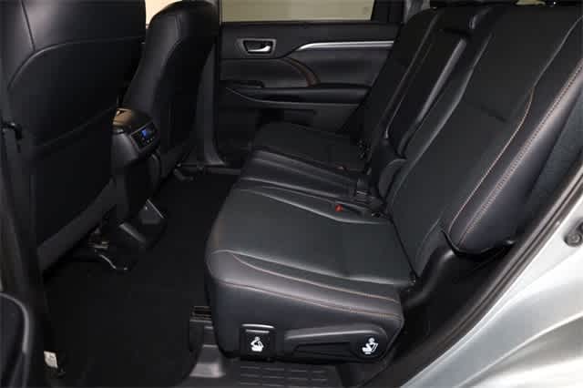 Thumbnail: 2019 Toyota Highlander - 21