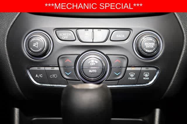 Thumbnail: 2015 Jeep Cherokee - 28