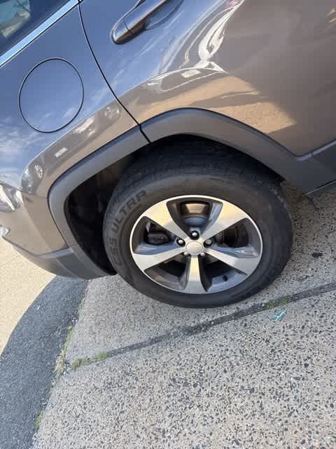 Thumbnail: 2019 Jeep Cherokee - 25