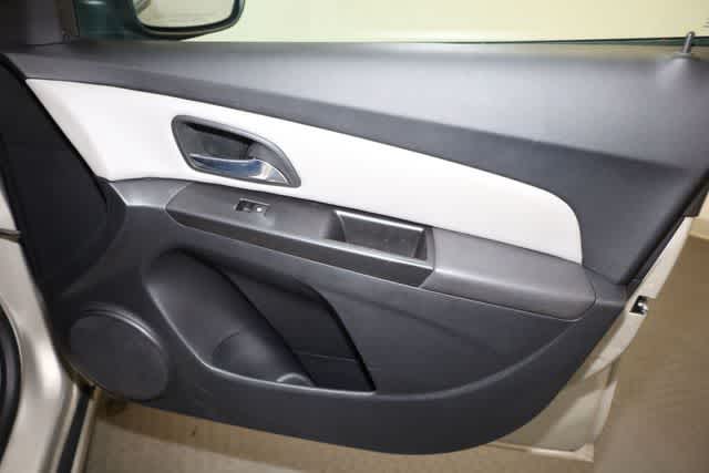 Thumbnail: 2014 Chevrolet Cruze - 28