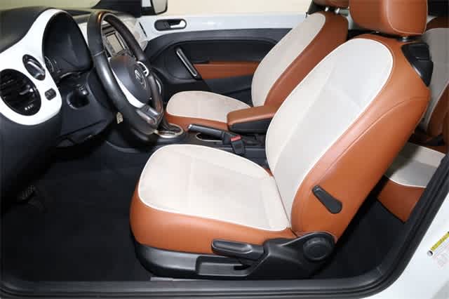 Thumbnail: 2015 Volkswagen Beetle - 15