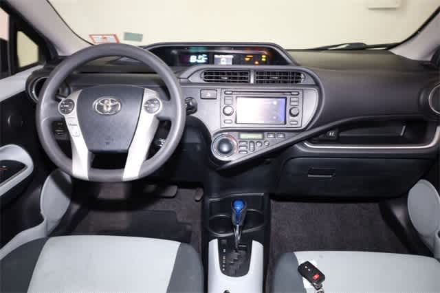 Thumbnail: 2014 Toyota Prius c - 17