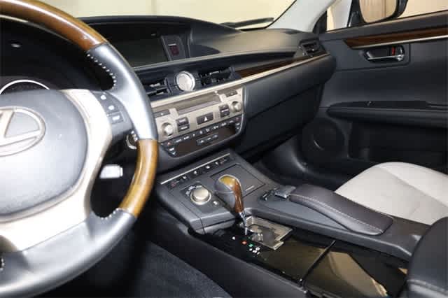 Thumbnail: 2014 Lexus ES - 23