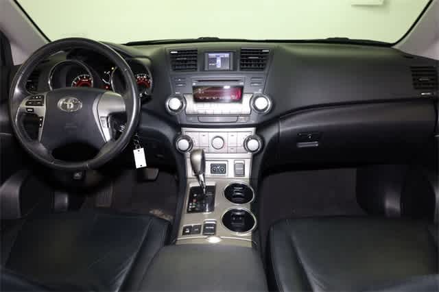 2012 Toyota Highlander SE 17