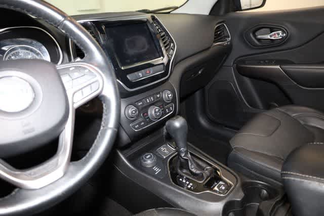 Thumbnail: 2019 Jeep Cherokee - 16