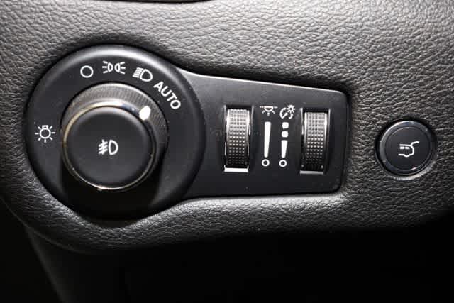 Thumbnail: 2021 Jeep Cherokee - 19