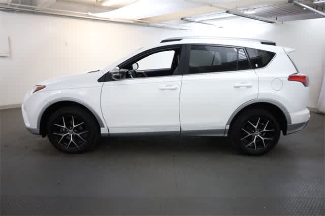 Thumbnail: 2018 Toyota RAV4 - 3