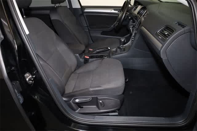 Thumbnail: 2016 Volkswagen Golf - 20