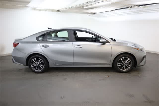 Thumbnail: 2024 Kia Forte - 9