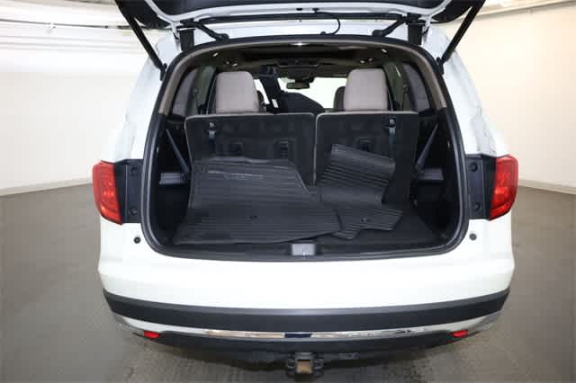 Thumbnail: 2017 Honda Pilot - 38