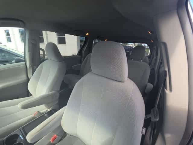 Thumbnail: 2013 Toyota Sienna - 28