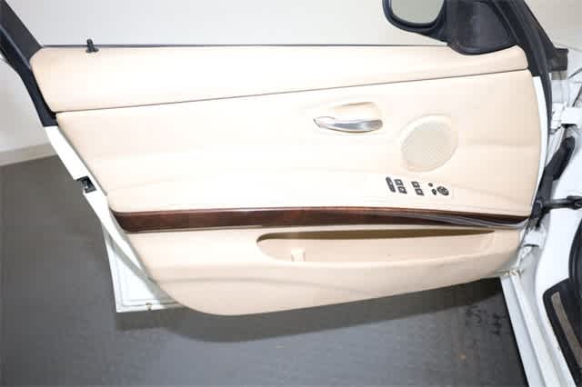 Thumbnail: 2011 BMW 3 Series - 13