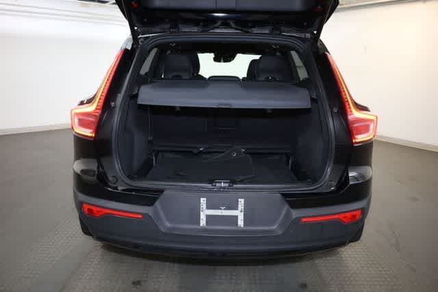 Thumbnail: 2021 Volvo XC40 - 31