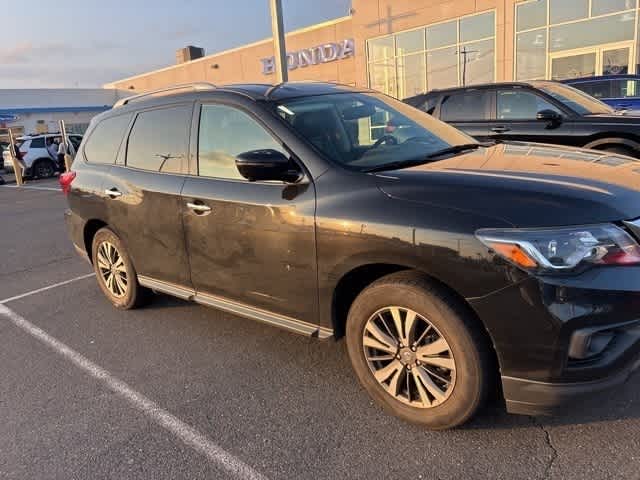 Thumbnail: 2017 Nissan Pathfinder - 19