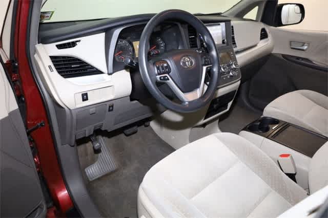 Thumbnail: 2015 Toyota Sienna - 14