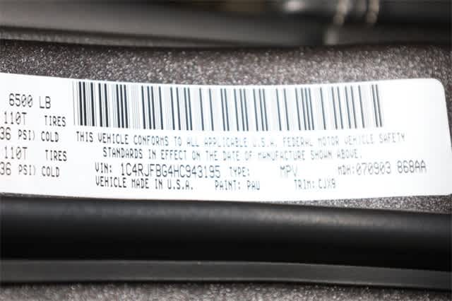 Thumbnail: 2017 Jeep Grand Cherokee - 38