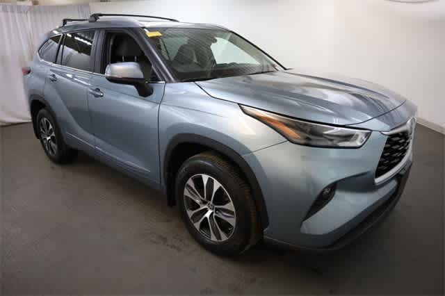 Thumbnail: 2023 Toyota Highlander - 10