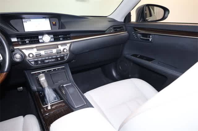 Thumbnail: 2016 Lexus ES - 18