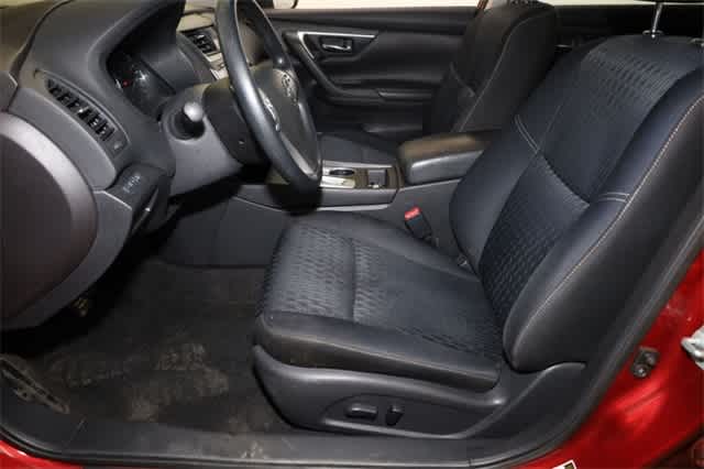 Thumbnail: 2016 Nissan Altima - 15