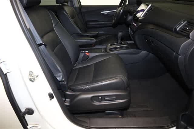Thumbnail: 2017 Honda Pilot - 20