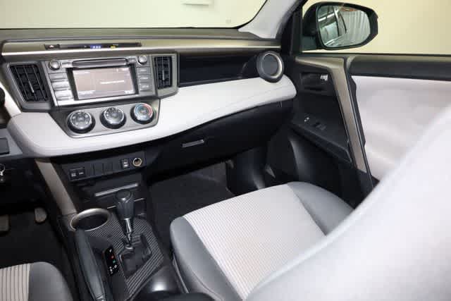 Thumbnail: 2015 Toyota RAV4 - 23