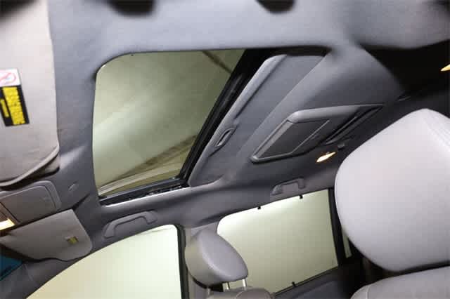 Thumbnail: 2010 Honda Odyssey - 27