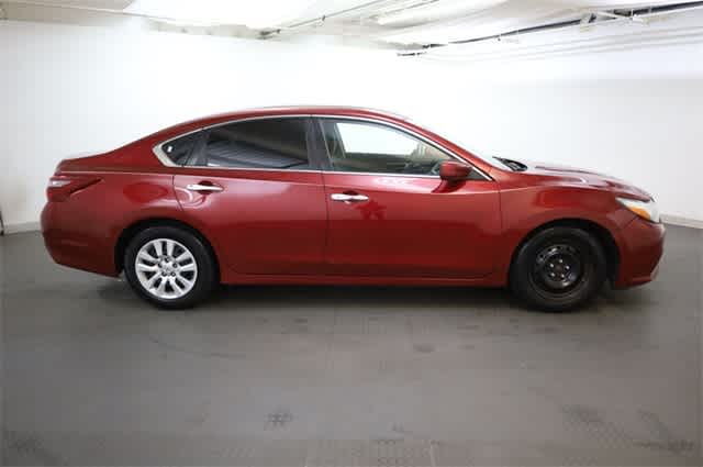 Thumbnail: 2018 Nissan Altima - 9