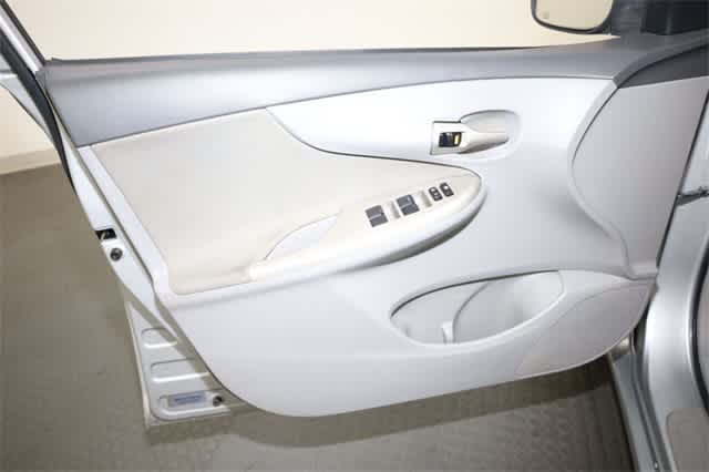 Thumbnail: 2010 Toyota Corolla - 13