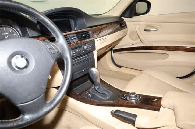 Thumbnail: 2011 BMW 3 Series - 23