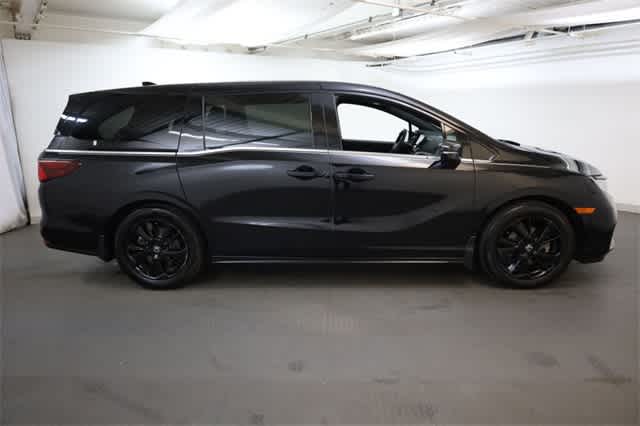 Thumbnail: 2023 Honda Odyssey - 9