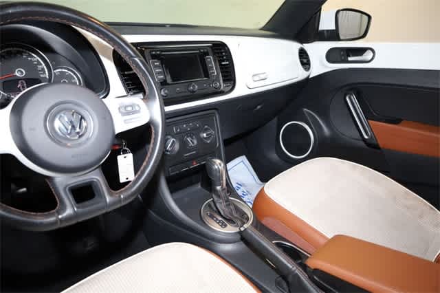 Thumbnail: 2015 Volkswagen Beetle - 23
