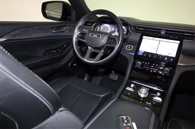 2022 Jeep Grand Cherokee Overland 16