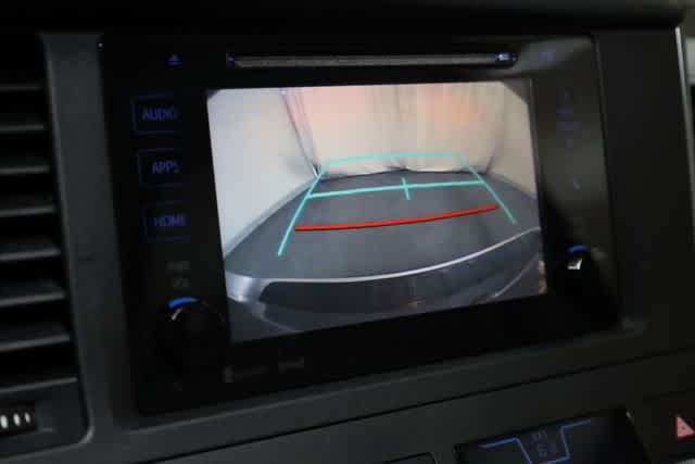 Thumbnail: 2017 Toyota Sienna - 25