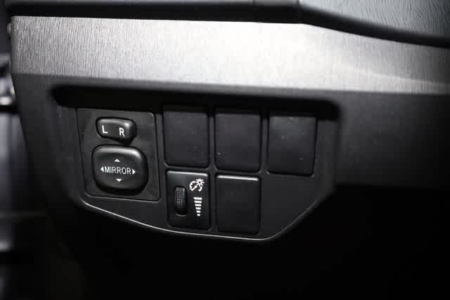 Thumbnail: 2012 Toyota Prius - 18