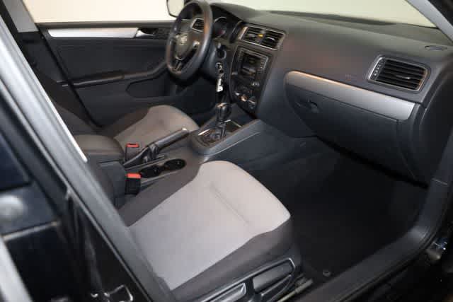 Thumbnail: 2017 Volkswagen Jetta - 19