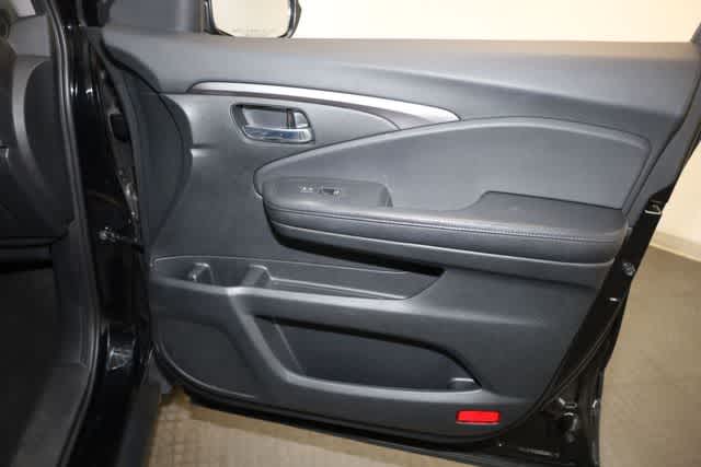 Thumbnail: 2017 Honda Pilot - 22