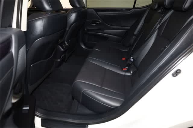 Thumbnail: 2020 Lexus ES - 21