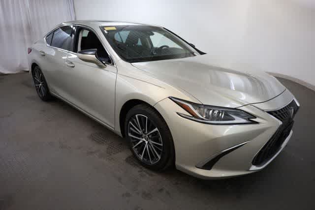 Thumbnail: 2022 Lexus ES - 10