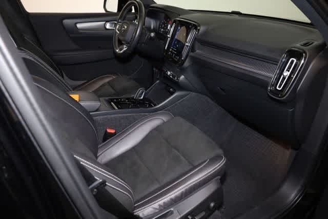 Thumbnail: 2021 Volvo XC40 - 33