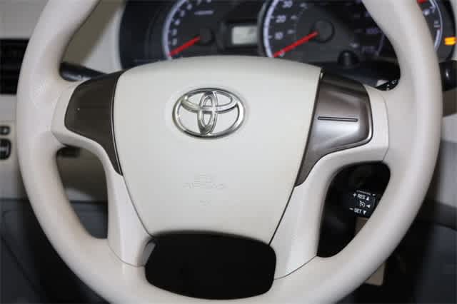 Thumbnail: 2011 Toyota Sienna - 30