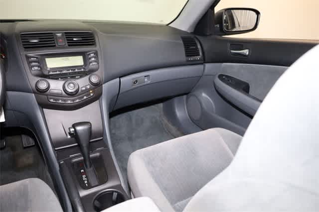 Thumbnail: 2005 Honda Accord - 18