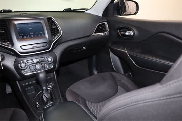 Thumbnail: 2020 Jeep Cherokee - 18