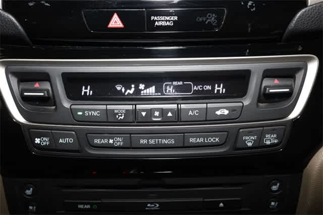 Thumbnail: 2017 Honda Pilot - 32