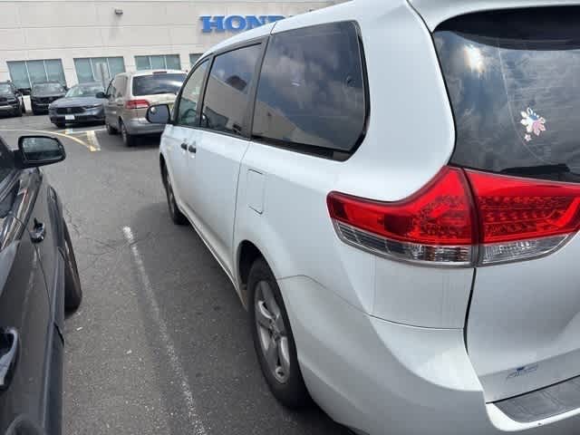 Thumbnail: 2011 Toyota Sienna - 7