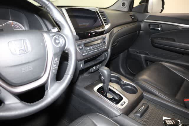 Thumbnail: 2017 Honda Pilot - 23