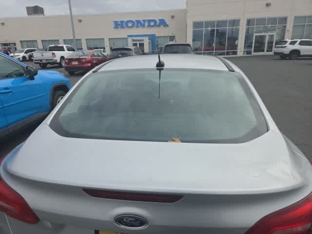 Thumbnail: 2015 Ford Focus - 10
