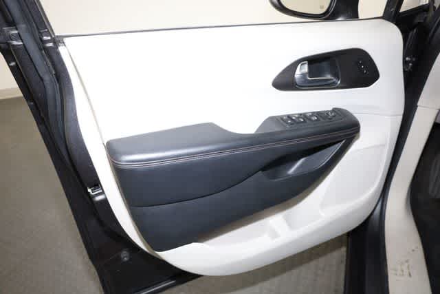 Thumbnail: 2020 Chrysler Pacifica - 13