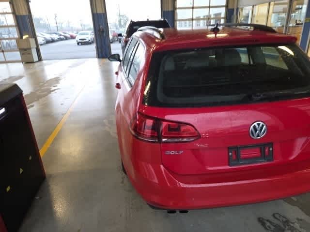 Thumbnail: 2016 Volkswagen e-Golf - 9