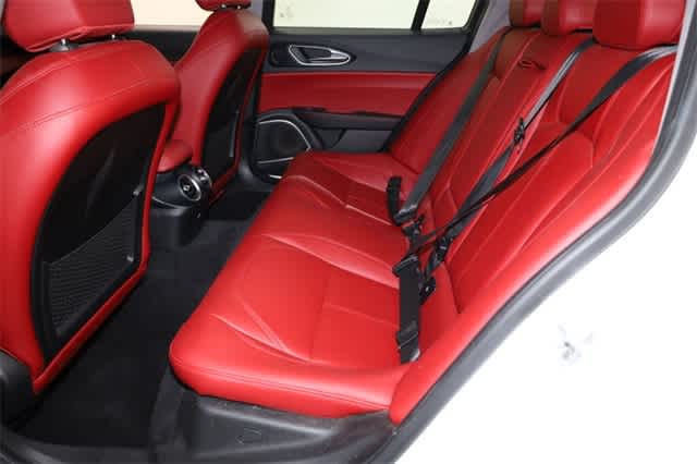 Thumbnail: 2019 Alfa Romeo Giulia - 21