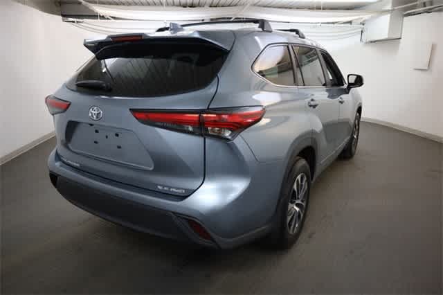 Thumbnail: 2023 Toyota Highlander - 7
